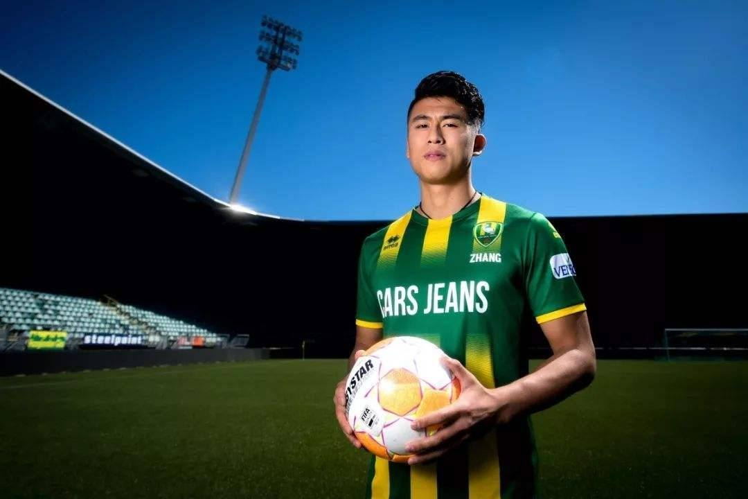 关于荷甲倒计时，成都蓉城转会期绝杀压哨，细节引发关注，话题不断，球探报告显示潜力的信息